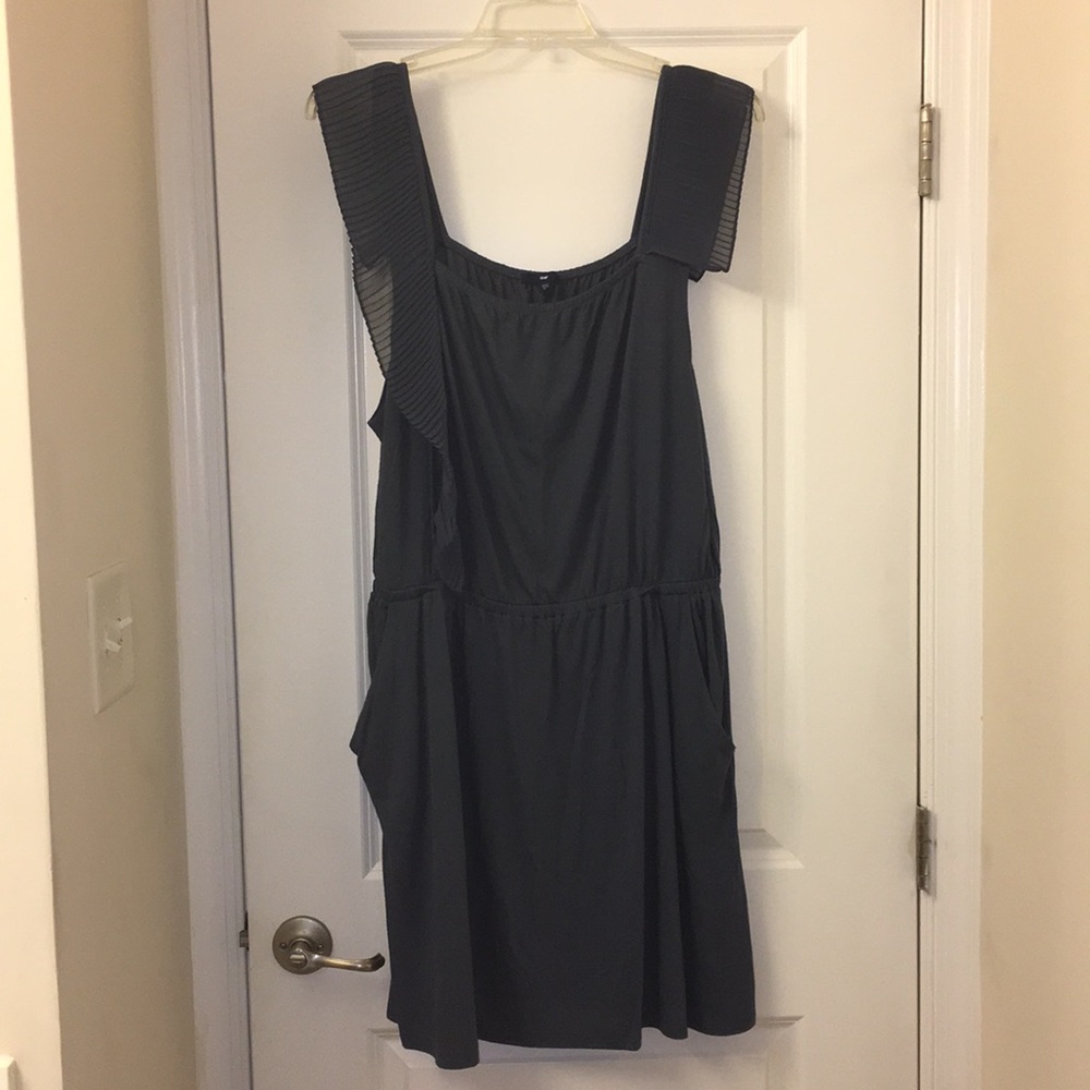 GAP dress w/ ruffle detail